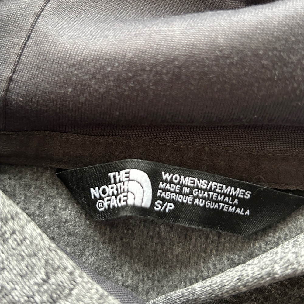 The north face sporty, casual, minimalist women’s hoodie size small petite​​​ - Picture 3 of 9